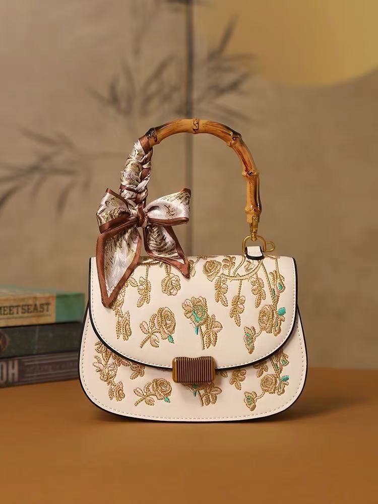 Embroidery Texture - Tas Tangan Wanita Gagang Bambu Berkualitas