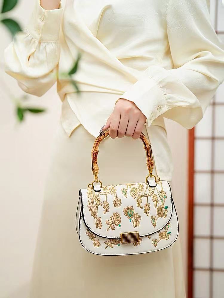Tas Tangan Wanita Gagang Bambu - Embroidery Texture ulasan dan harga