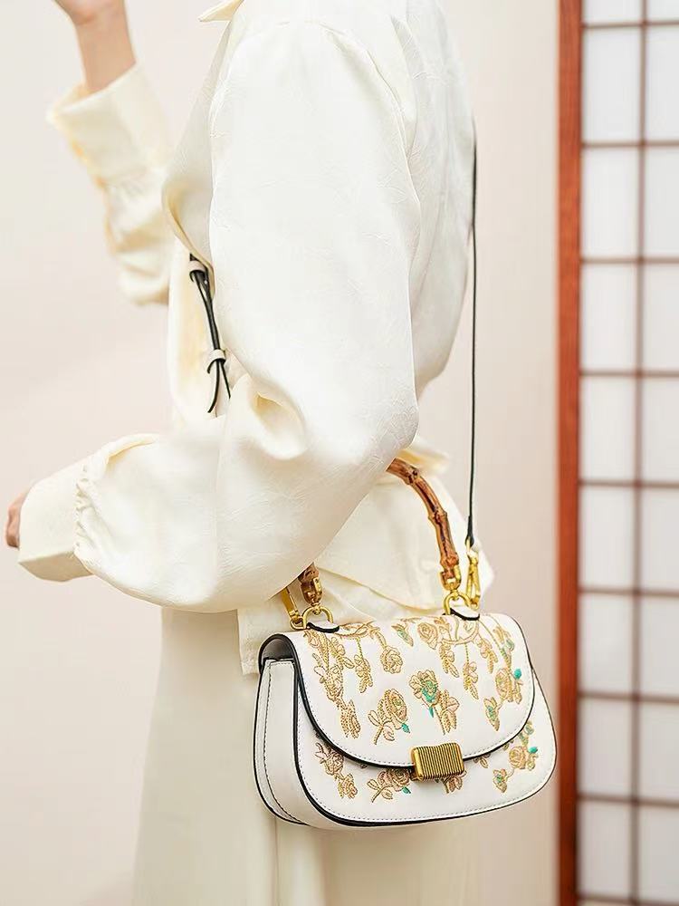 Tas Tangan Wanita Gagang Bambu - Embroidery Texture ulasan dan harga